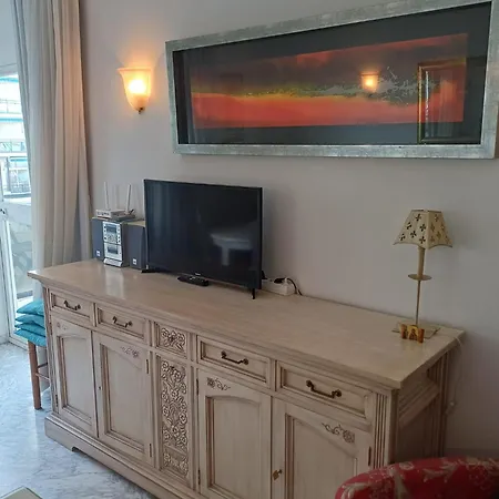 Homely Skol - Pool & Sea Views *