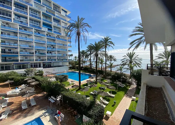 Homely Skol - Pool & Sea Views Lejlighed