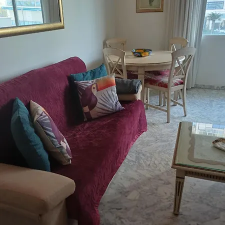 Homely Skol - Pool & Sea Views Appartement *