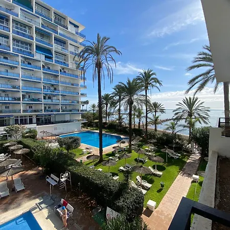 Homely Skol - Pool & Sea Views Appartement