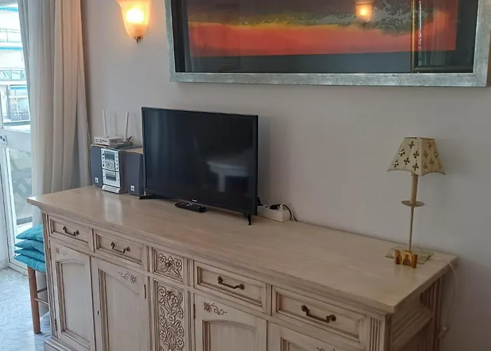 Homely Skol - Pool & Sea Views *